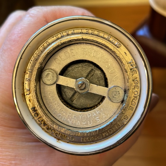 Flintridge Olde Thompson Red Mill salt mill and pepper mill set, rare! - Picture 4 of 8